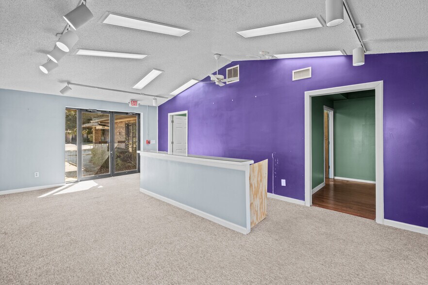 More Photos Of 1100 S Ponce De Leon Blvd, Saint Augustine Loft Creative Space For Lease