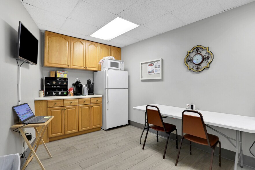 More Photos Of 3787 Old Middleburg Rd, Jacksonville Office For Sale