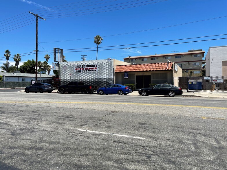 Primary Photo Of 7252 Woodley Ave, Van Nuys Office For Sale