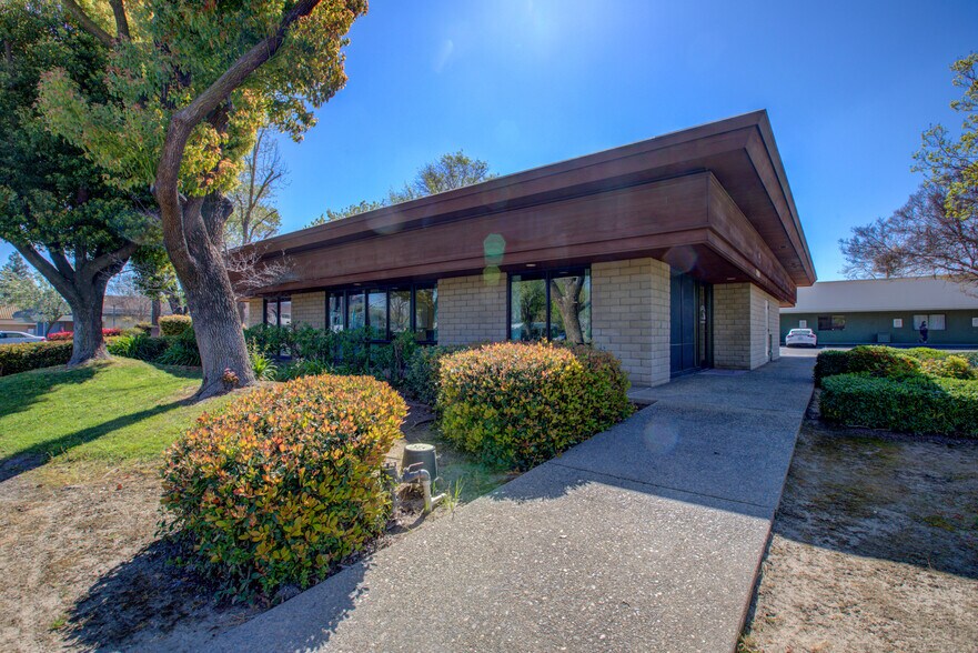 More Photos Of 3199 M St, Merced Office For Lease