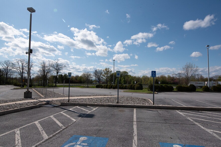 More Photos Of 14700 Citicorp Dr, Hagerstown Office For Sale