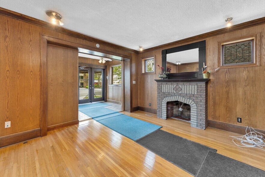 More Photos Of 1451 Ouellette Av, Windsor Office Residential For Sale