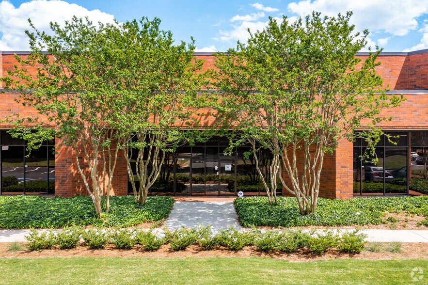 More Photos Of 2725 Northwoods Pky, Peachtree Corners Warehouse For Lease