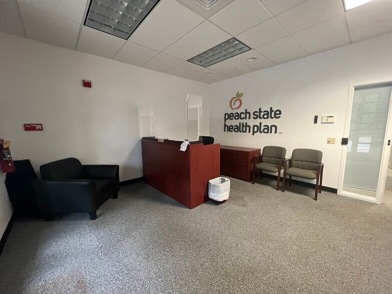 More Photos Of 2810 Meredyth Dr, Albany Medical For Lease