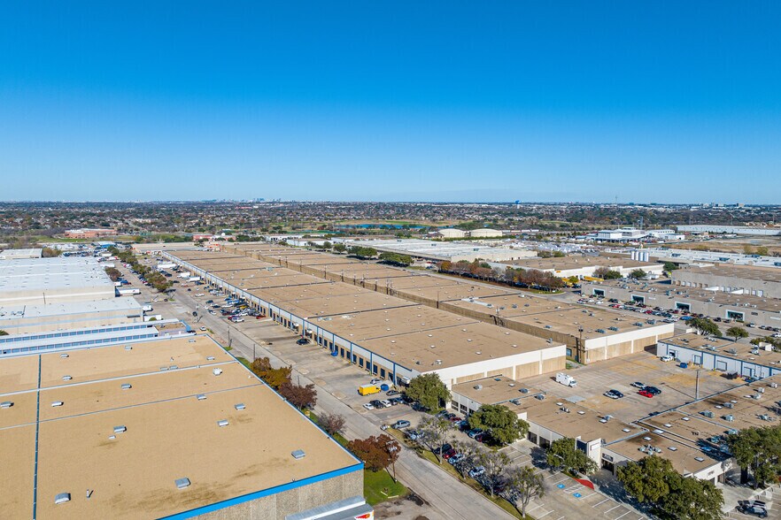 More Photos Of 1400-1806 Vantage Dr, Carrollton Distribution For Lease