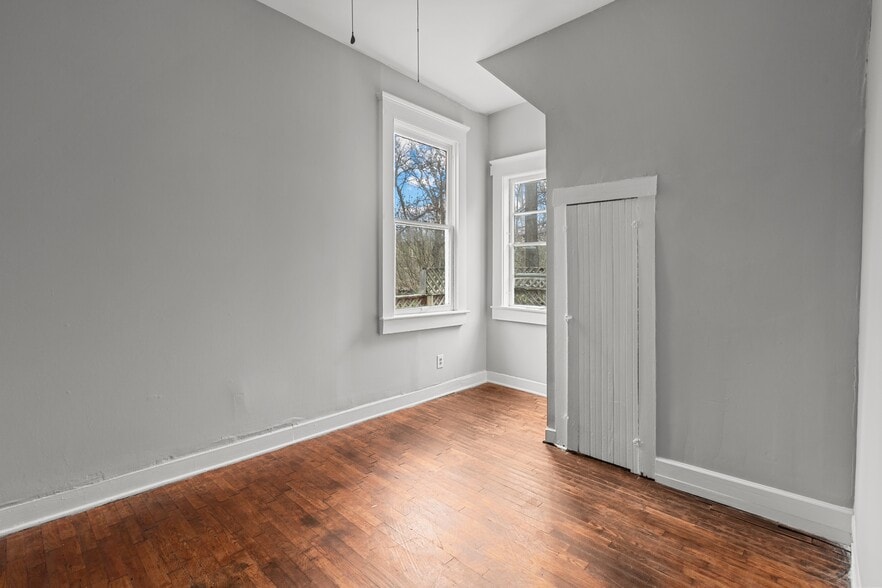 More Photos Of 514 Wapping St, Frankfort Apartments For Sale