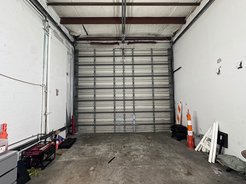 More Photos Of 10130-10188 NW 47th St, Sunrise Light Manufacturing For Sale
