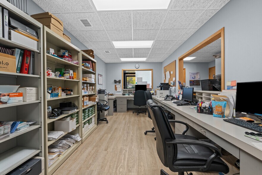 More Photos Of 28565-28585 Schoenherr Rd, Warren Medical For Lease