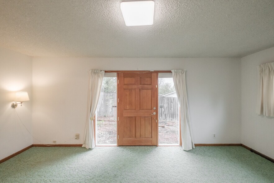 More Photos Of 5198 Skyline Rd S, Salem Multifamily For Sale