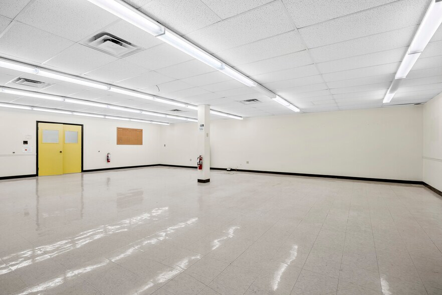 More Photos Of 30-32 N Russell Rd, Albany Office For Sale