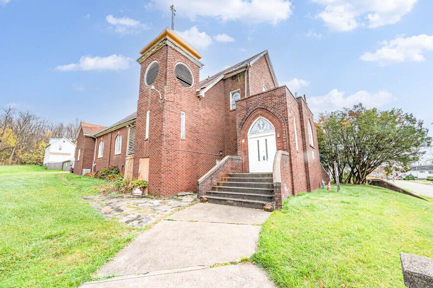 More Photos Of 115 Frank St, Struthers Flex For Sale