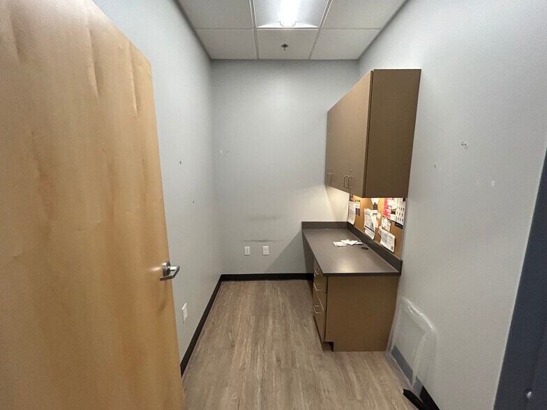 More Photos Of 1896 Main St, Madison Storefront Retail Office For Lease