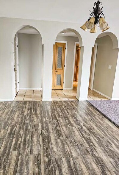 More Photos Of 1647 S Cove Blvd, Toledo Apartments For Sale