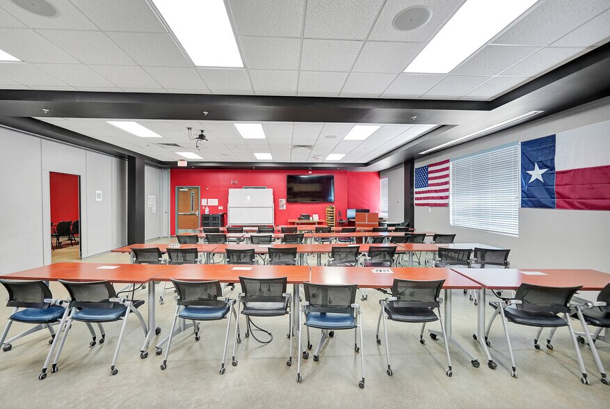 More Photos Of 7104 W County Road 116, Midland Warehouse For Lease