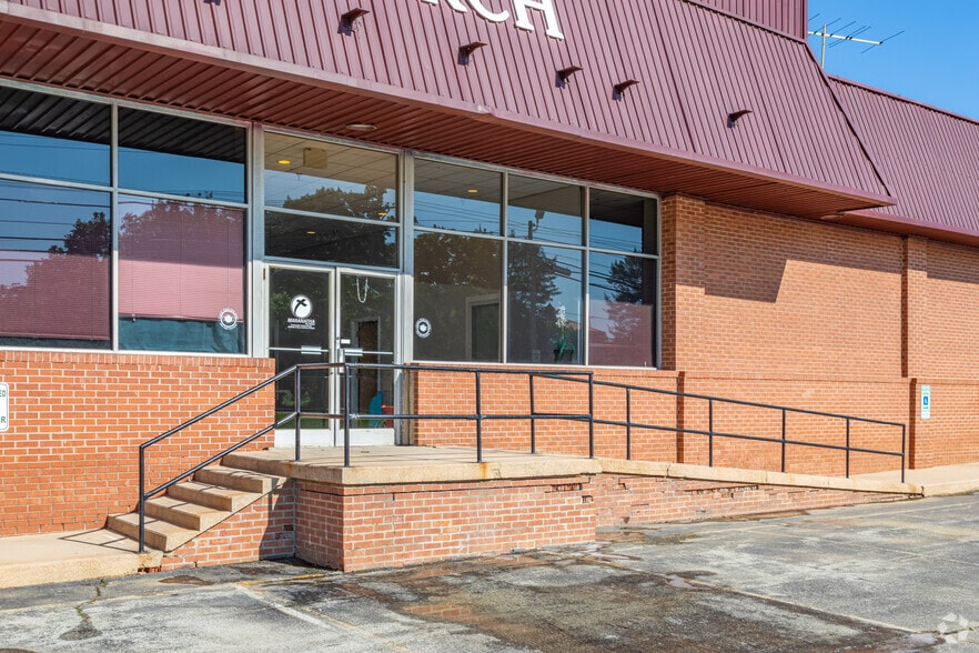 More Photos Of 728 Stanton Christiana Rd, Newark Warehouse For Lease