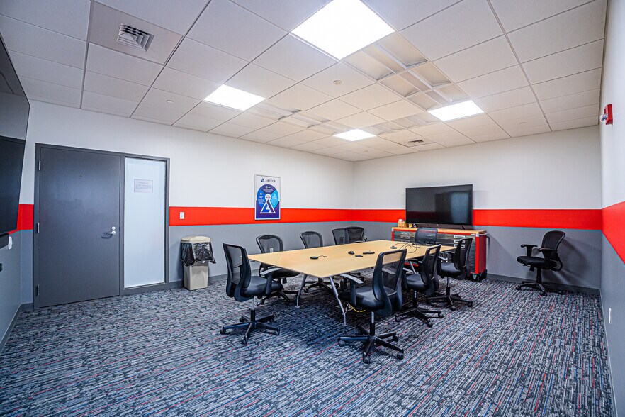 More Photos Of 10 Lyberty Way, Westford Research And Development For Lease