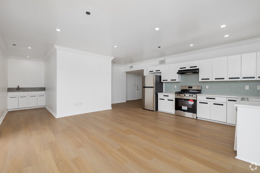 More Photos Of 930 S Robertson Blvd, Los Angeles Apartments For Lease
