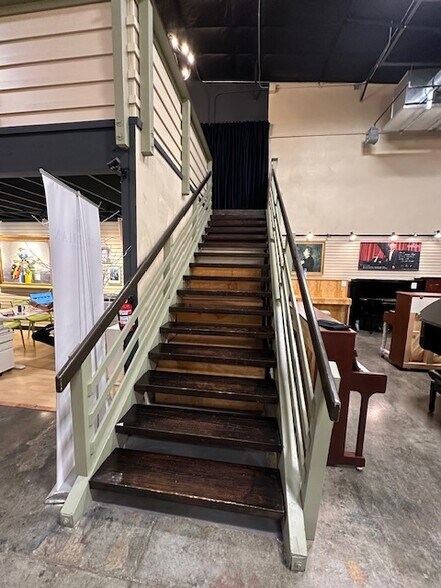 More Photos Of 841-843 Gilman St, Berkeley Storefront For Lease