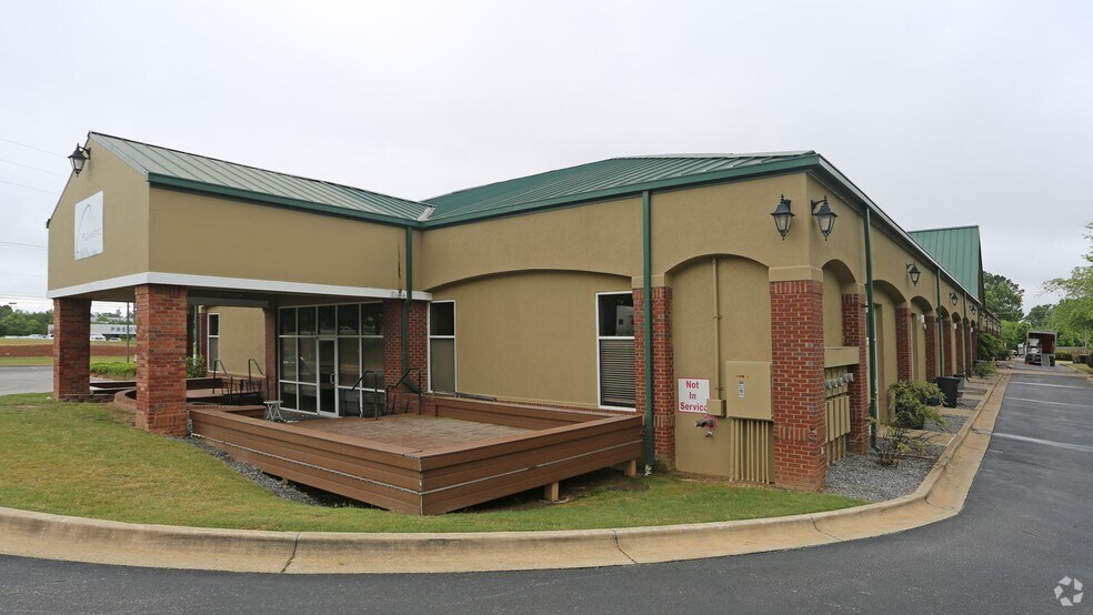 More Photos Of 2328 S College St, Auburn Storefront For Sale