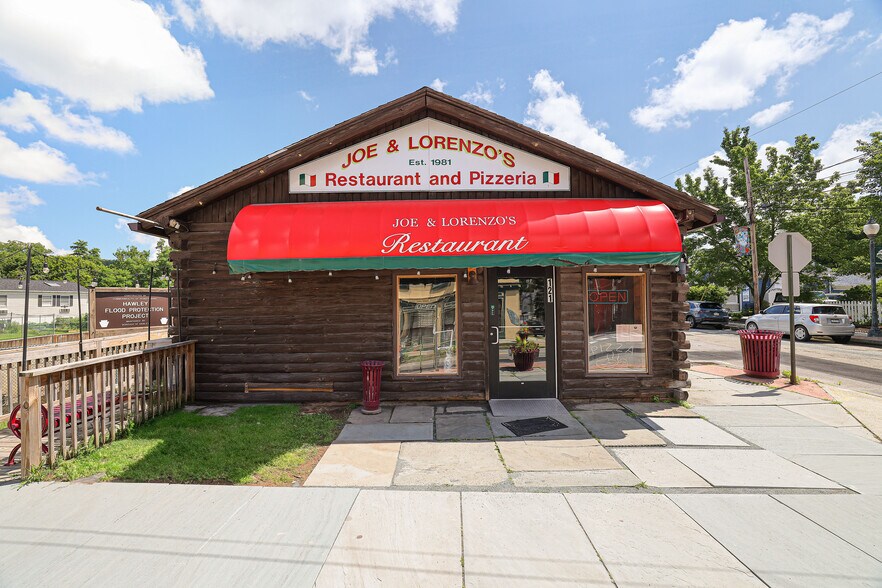 Primary Photo Of 121 Main Ave, Hawley Restaurant For Lease