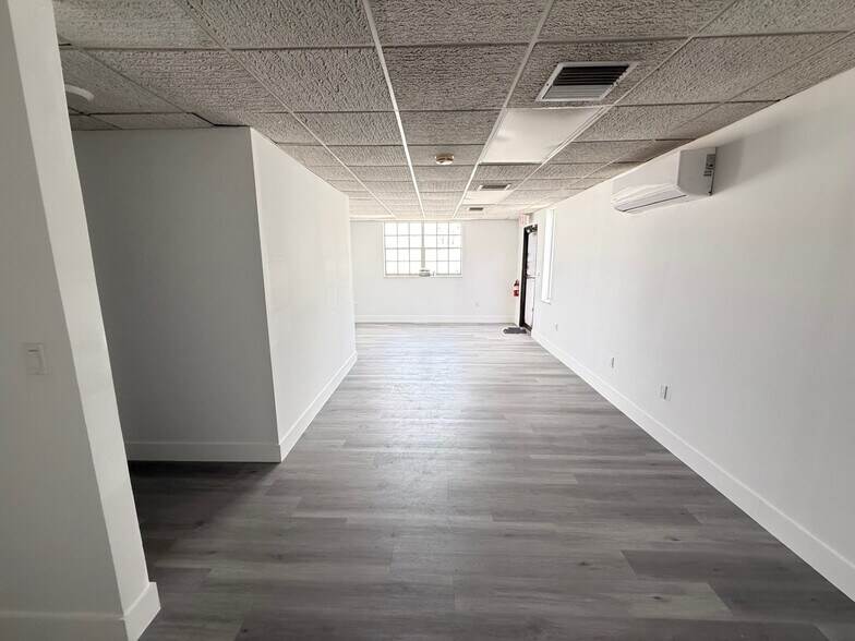 More Photos Of 14060 NW 19th Ave, Miami Manufacturing For Sale