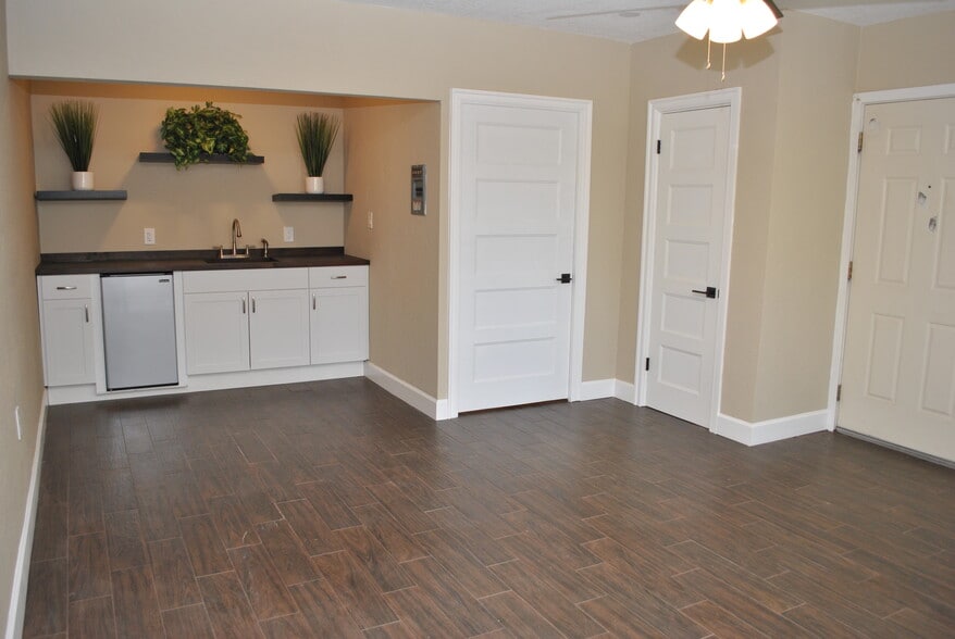 More Photos Of 5710 4th St N, Saint Petersburg Office Residential For Sale