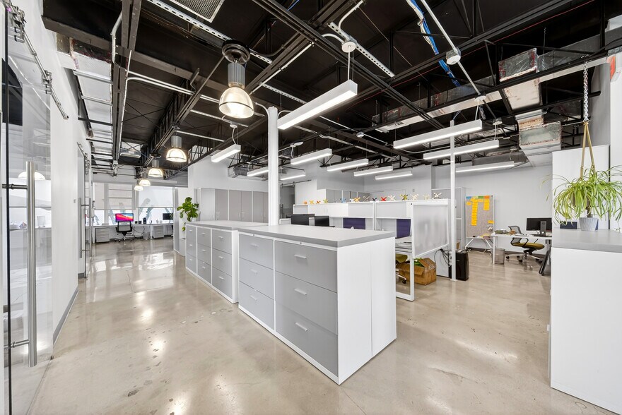 More Photos Of 7630 Biscayne Blvd, Miami Office For Lease