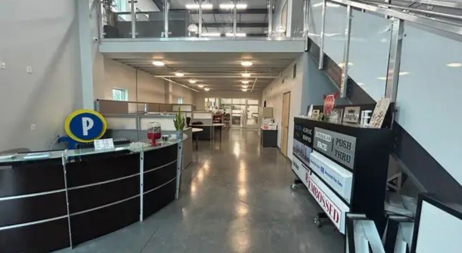 More Photos Of 4302 Security Pky, New Albany Manufacturing For Lease