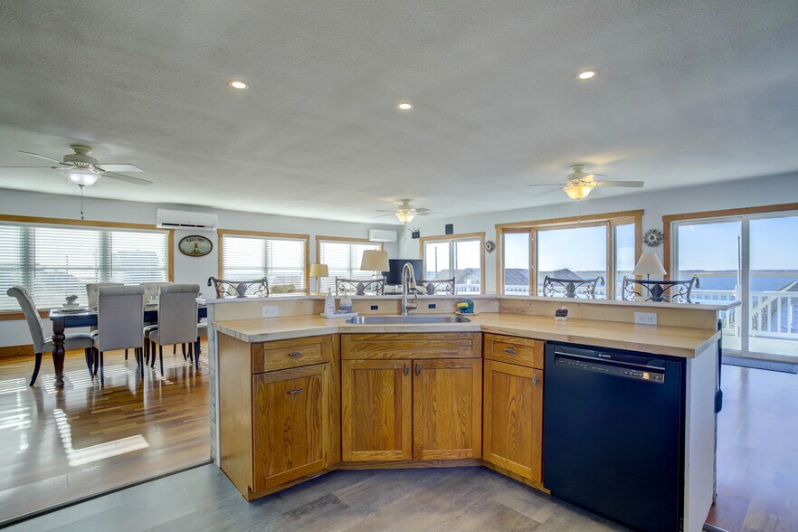 More Photos Of 3691 Main St, Chincoteague Marina For Sale