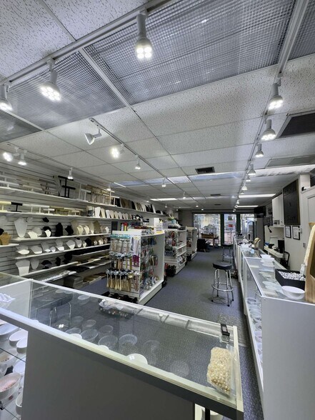 More Photos Of 73350 El Paseo, Palm Desert Storefront Retail Office For Sale