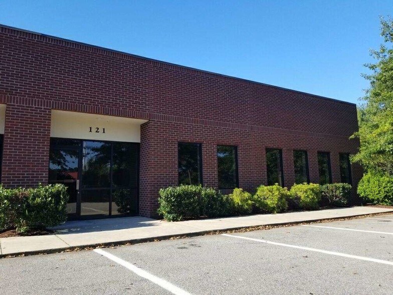 More Photos Of 111-121 Thomas Mill Rd, Holly Springs Flex For Lease