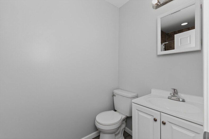 More Photos Of 502-611 W Shelby St, Falmouth Apartments For Sale