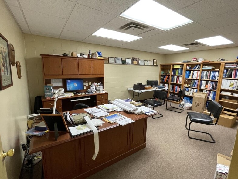 More Photos Of 6671 Shepherdsville Rd, Elizabethtown Warehouse For Lease