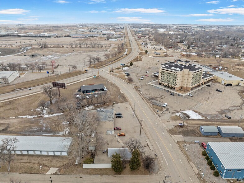 More Photos Of 2001 8th Ave SE, Minot General Retail For Sale