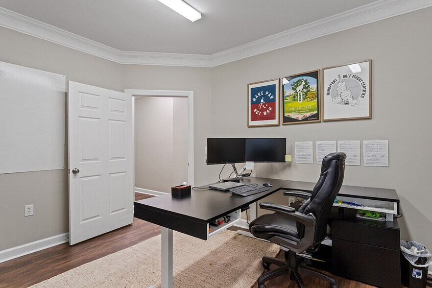 More Photos Of 6501 Creedmoor Rd, Raleigh Office Residential For Lease