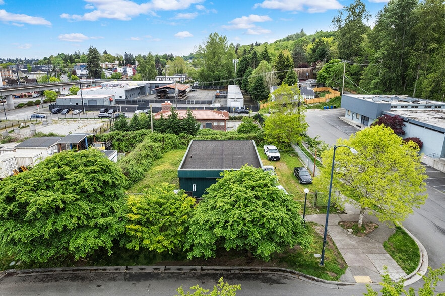 More Photos Of 2705 S Winthrop St, Seattle Service For Sale