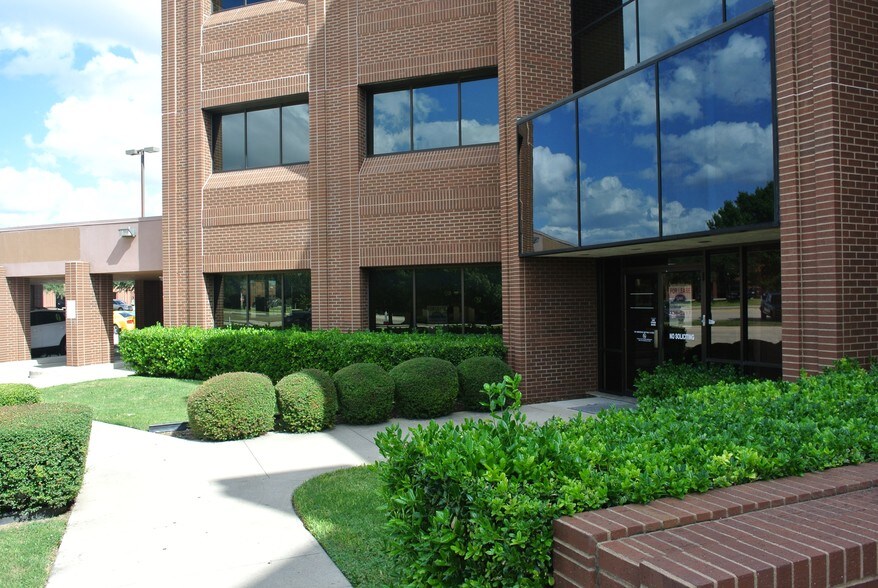 More Photos Of 1711 E Central Texas Expy, Killeen Office For Lease