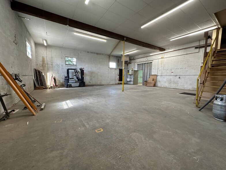 More Photos Of 50 Sheridan St, Stratford Manufacturing For Sale