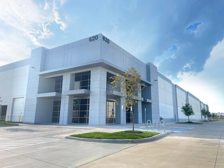 More Photos Of 600 S Western Blvd, Denton Unknown For Lease