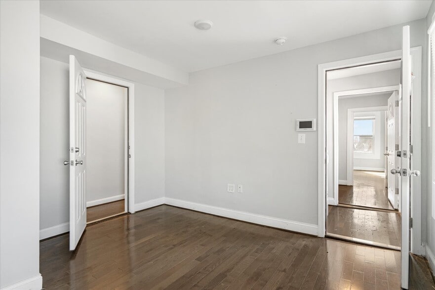More Photos Of 204 E 25th St, Baltimore Office For Sale