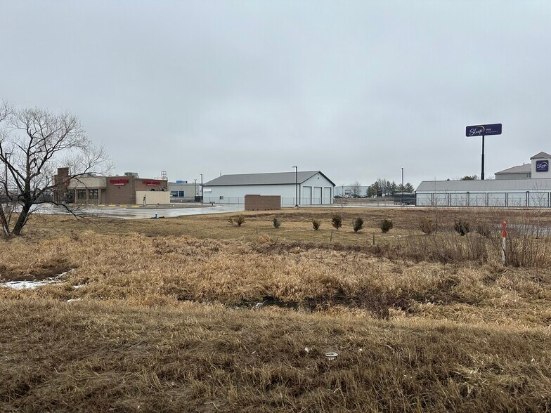 More Photos Of 3906 Hospitality Ln, Decatur Self Storage For Lease