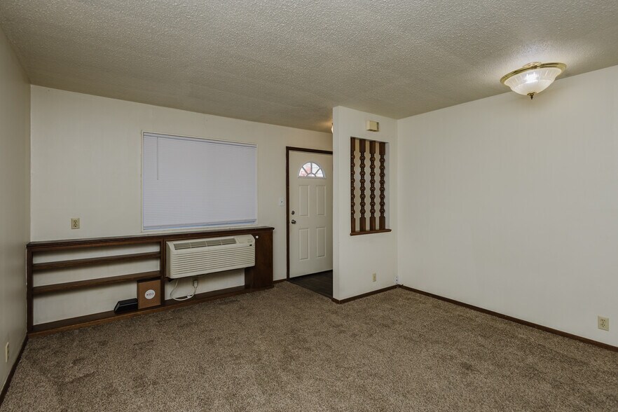 More Photos Of 3007 Sierra Pky, Hutchinson Apartments For Sale
