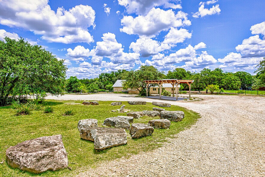 More Photos Of 45 La Buena Vista Dr, Wimberley Schools For Sale