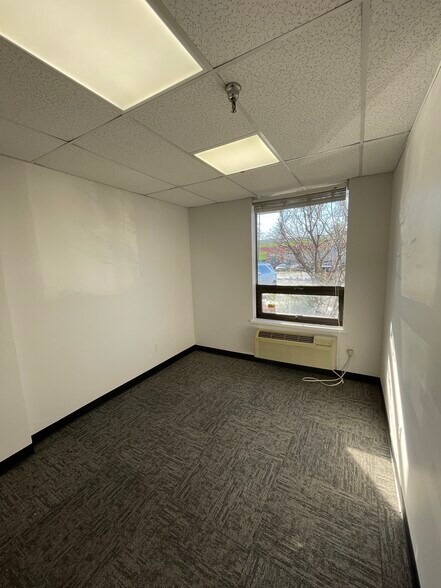 More Photos Of 60-90 Bridge Rd, Islandia Warehouse For Lease