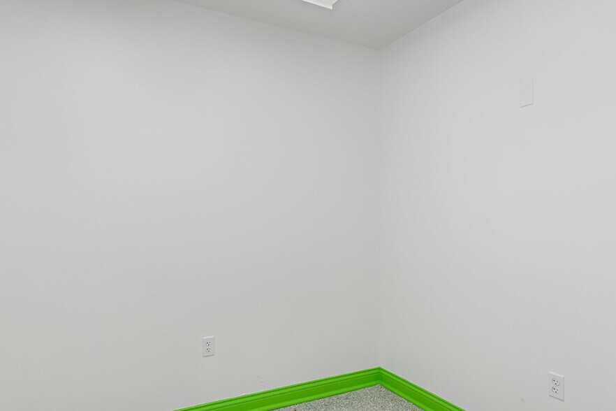 More Photos Of 6901-6909 Burlington Pike, Florence Medical For Sale