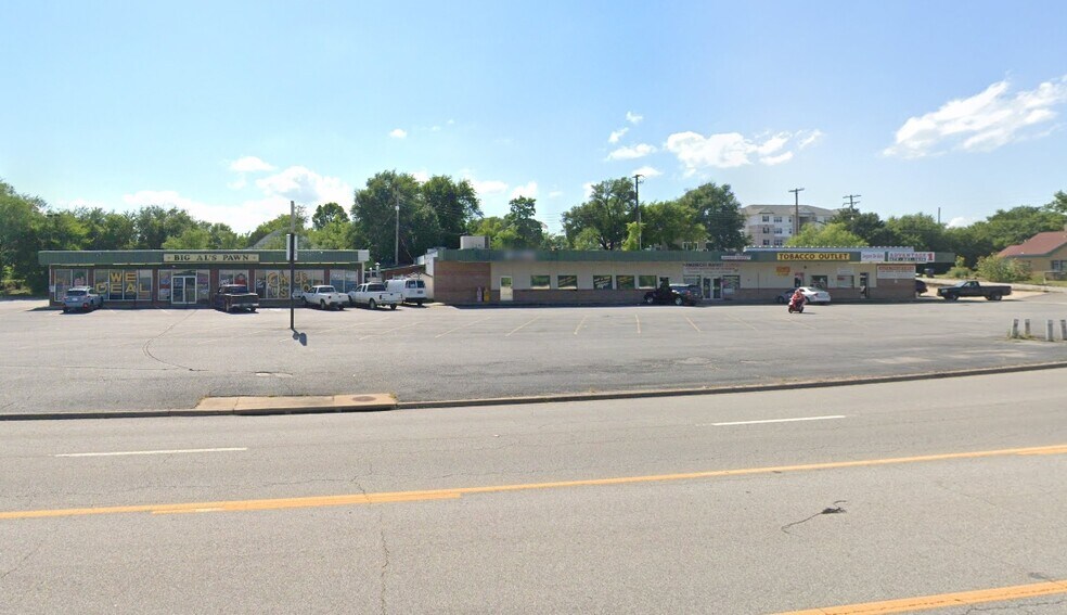 More Photos Of 1153 S School Ave, Fayetteville Convenience Store For Lease