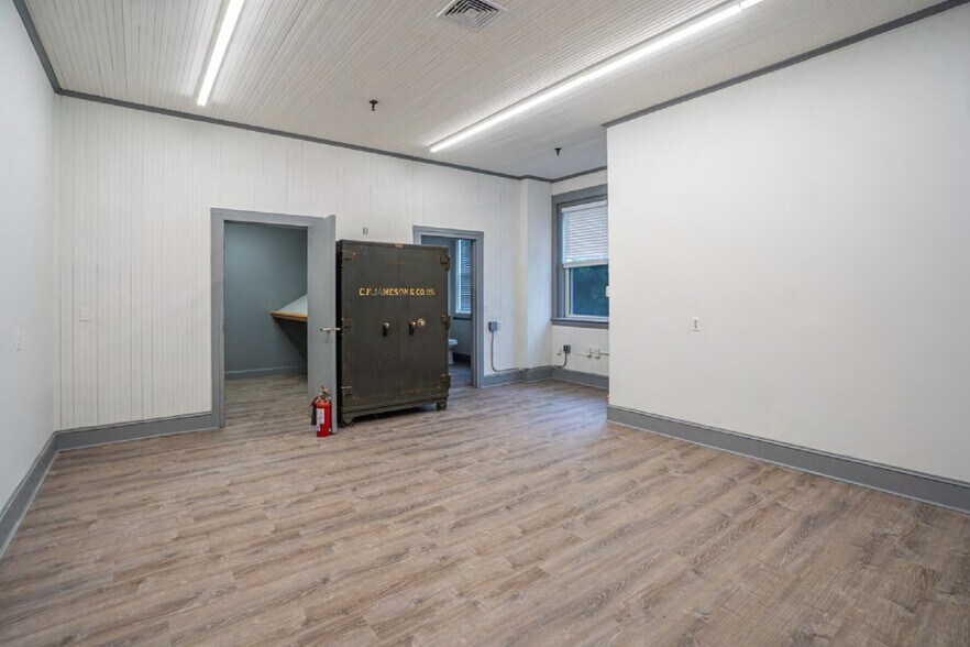 More Photos Of 72 S Kimball St, Haverhill Warehouse For Sale