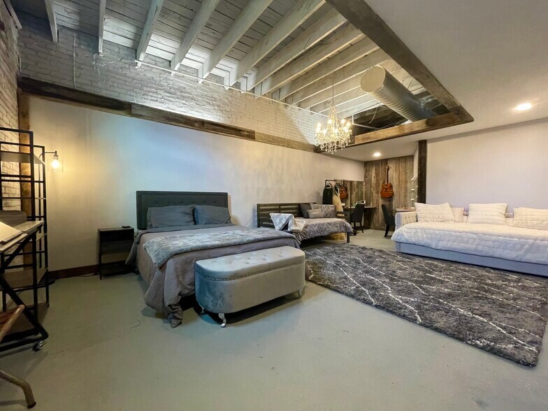 More Photos Of 211 Main St, Irvine Storefront For Sale