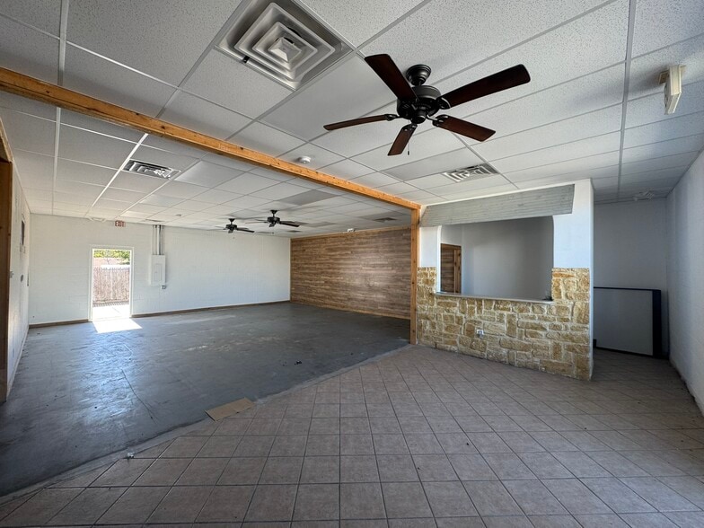 More Photos Of 705 N Main St, Maypearl Unknown For Lease
