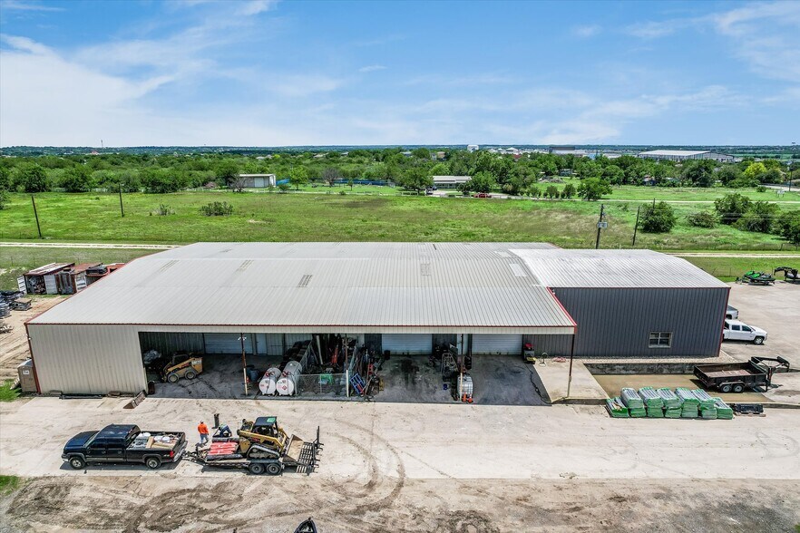 More Photos Of 1251 Bunton Creek Rd, Kyle Warehouse For Lease